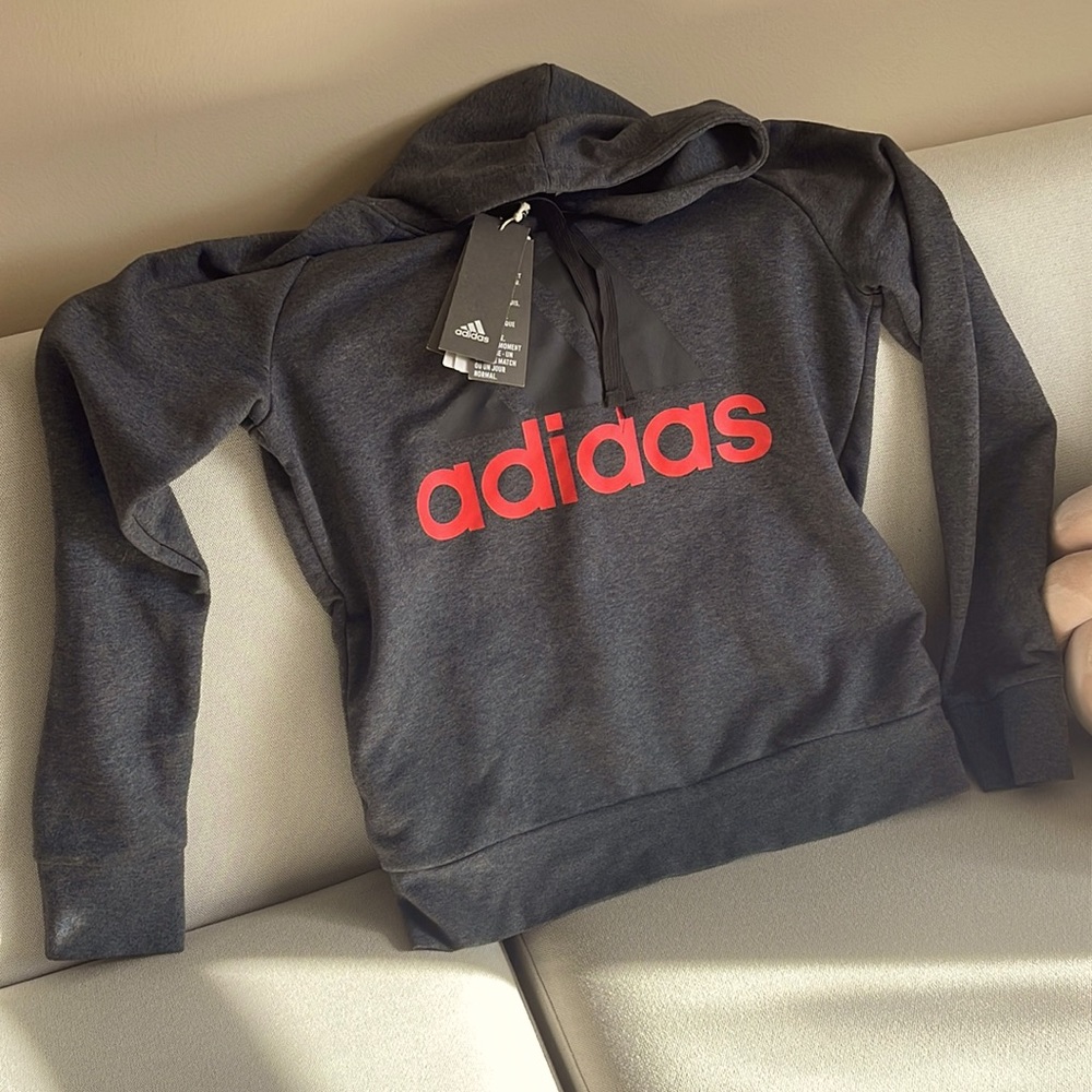 NWT Adidas Wm Sz M Hoodie. Bought in Bogotá, Colombia! POCKETS!!!!